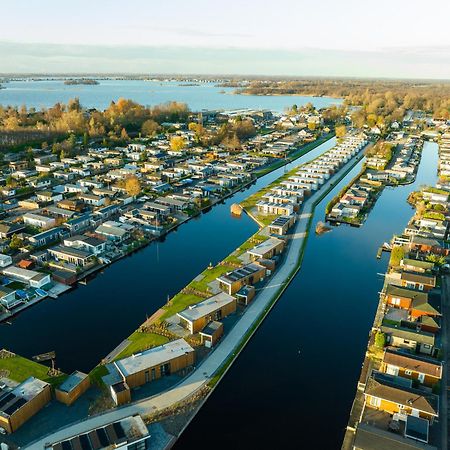 Marinapark Residentie Nieuw Loosdrecht Villa Exterior photo